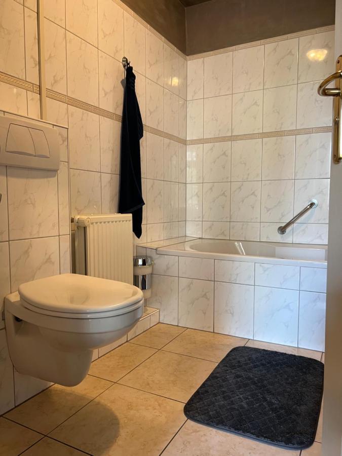 Logies Aan De Dam Hotel Middelburg Bagian luar foto